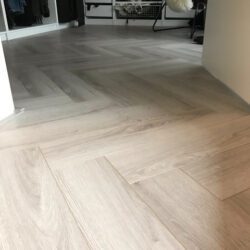 FLOER FLR-1602 VISGRAAT LAMINAAT - VERGRIJSD EIKEN - Afbeelding 5
